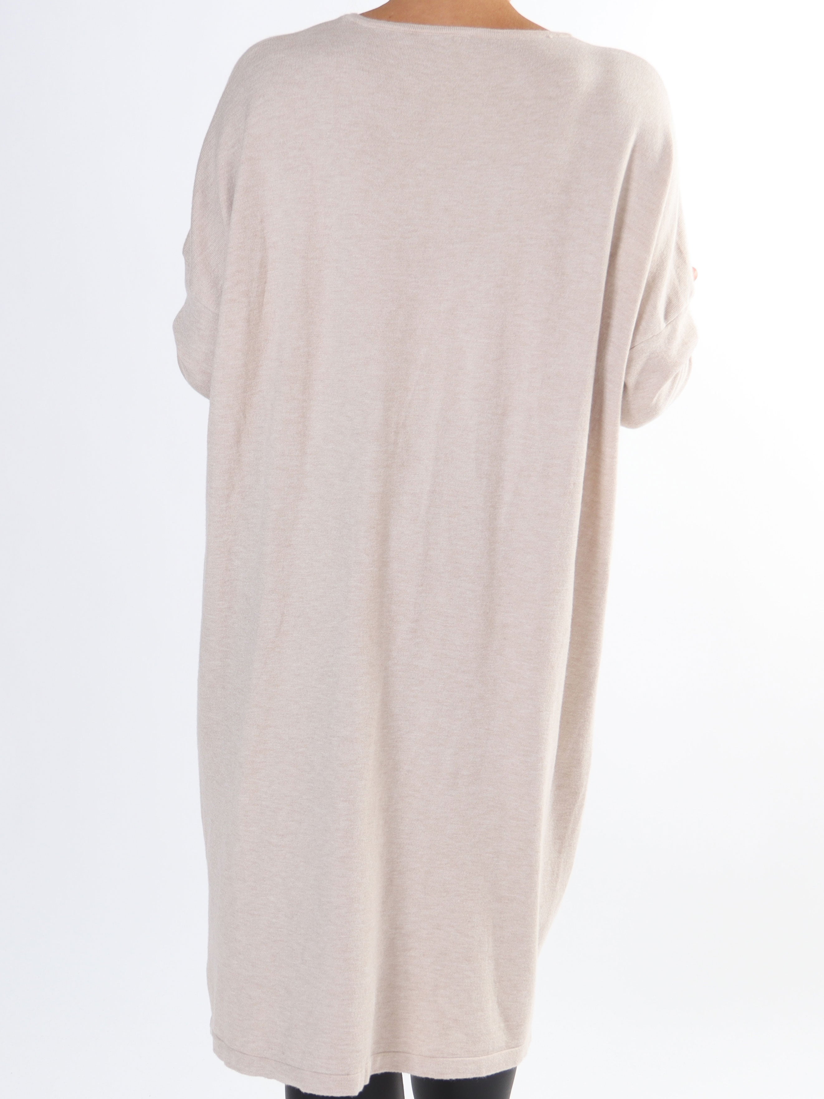 Amilie - Blød plus size strikkjole med blomstermotiver